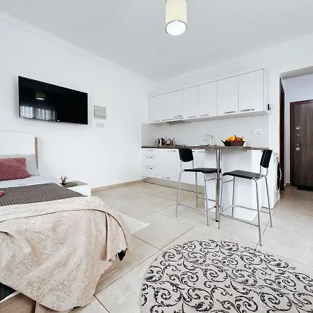 Caesar Marcellus Apartment *